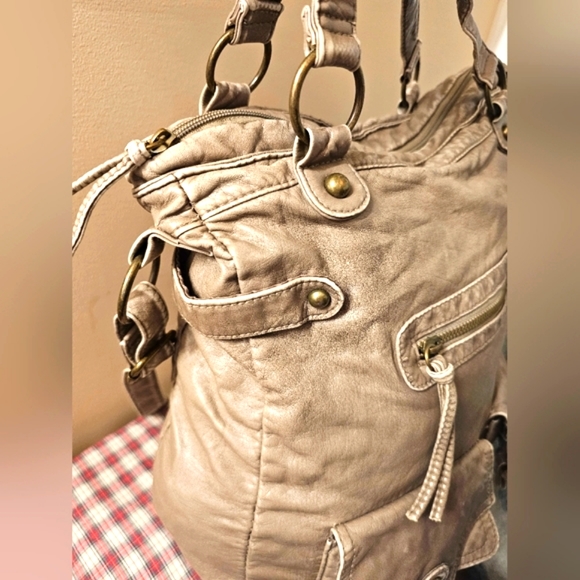 Vegan leather look crossbody tote messenger bag - Picture 7 of 9